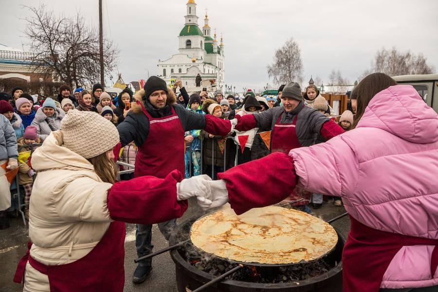 The hosts even invite the “cooks” to join a round dance to pass the time