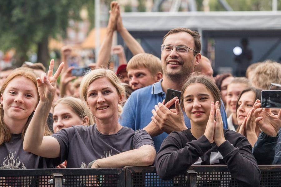 They were eagerly awaited, and the crowd is definitely thrilled to see them