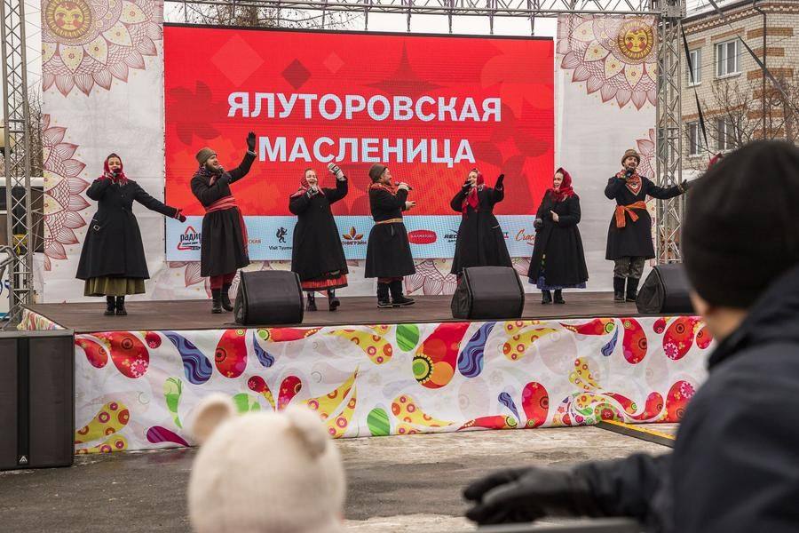 The headliner of the program is the professional folk ensemble “Tsveten”