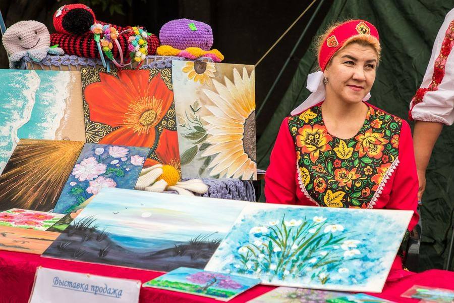 These creative people know how to brighten up any interior and bring joy to a child
