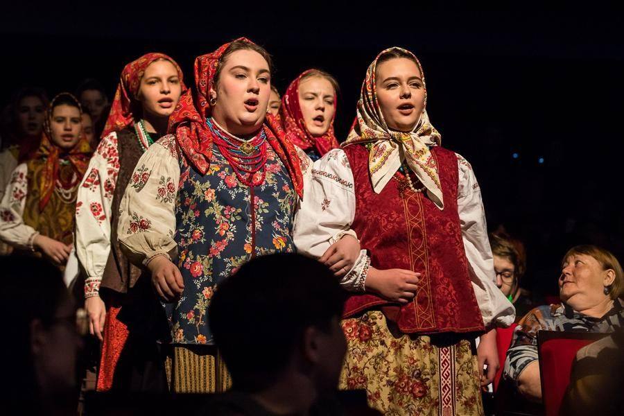 All eyes are on the stalls, where Omsk female singers appear unexpectedly