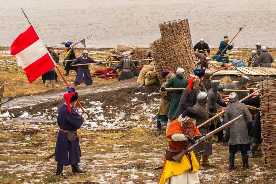 The decisive clash begins near the ramparts of Earthen Town