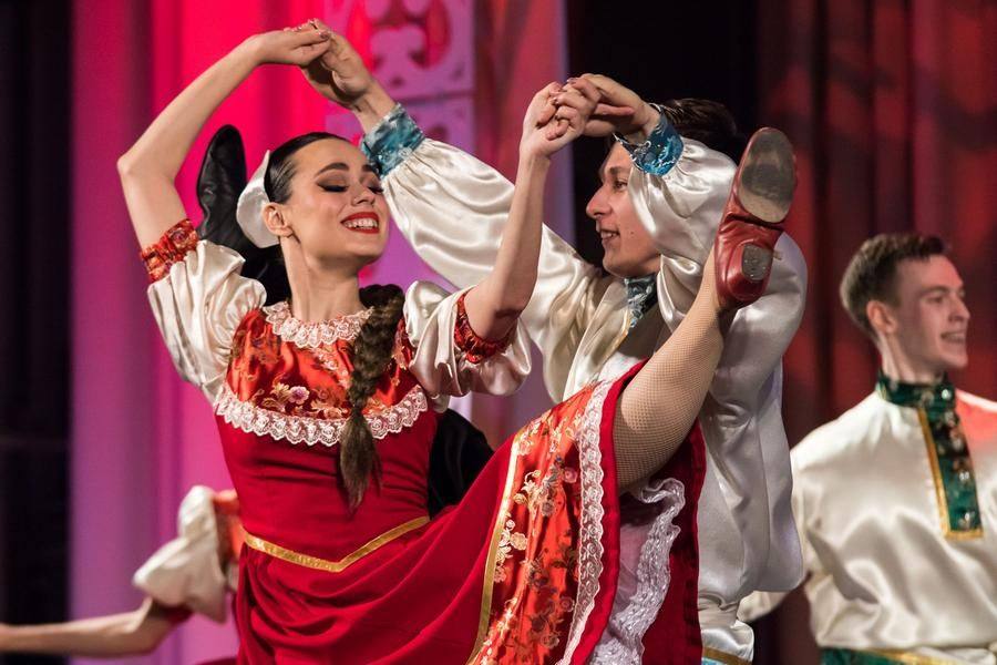 Choreography tells stories of relationships