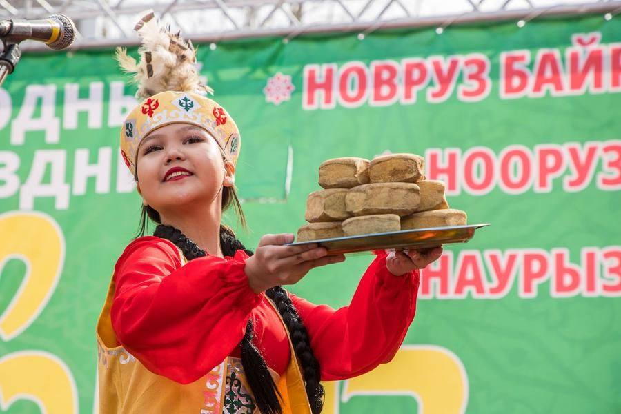 There is also a place for festive dishes in the dance performances