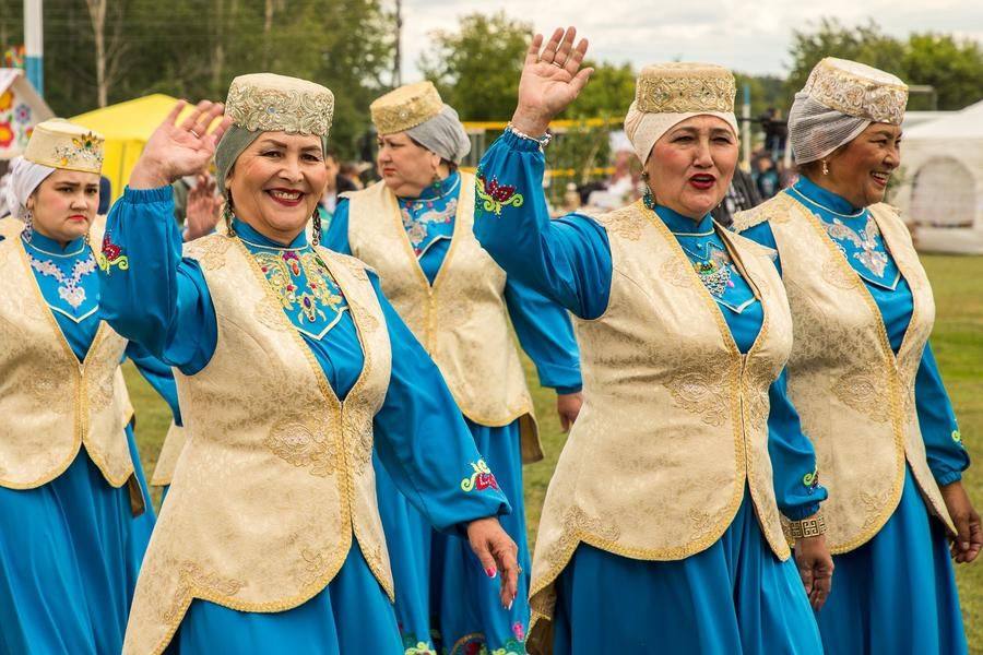 Bringing up the rear is the “Umyrzaya” folk Tatar‑Bashkir ensemble from Omsk