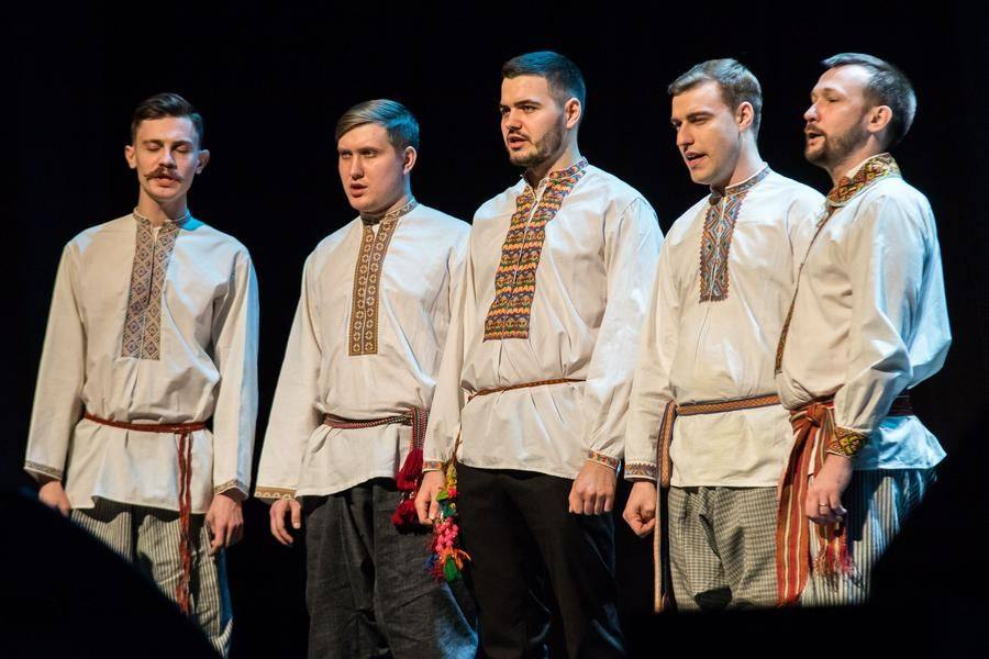 Next, the Moscow performers deliver a long, drawn‑out men’s song
