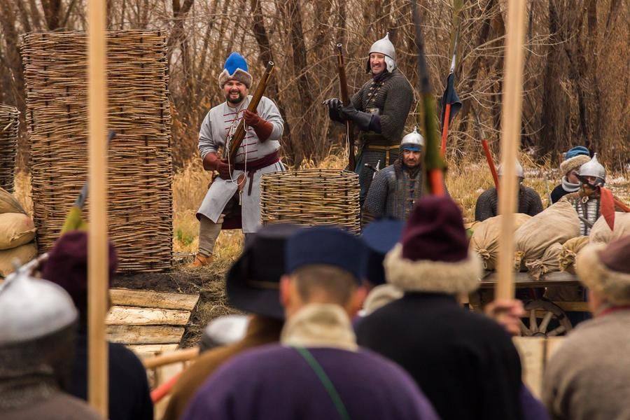 Despite military setbacks, the militia managed to seize the initiative from the Poles