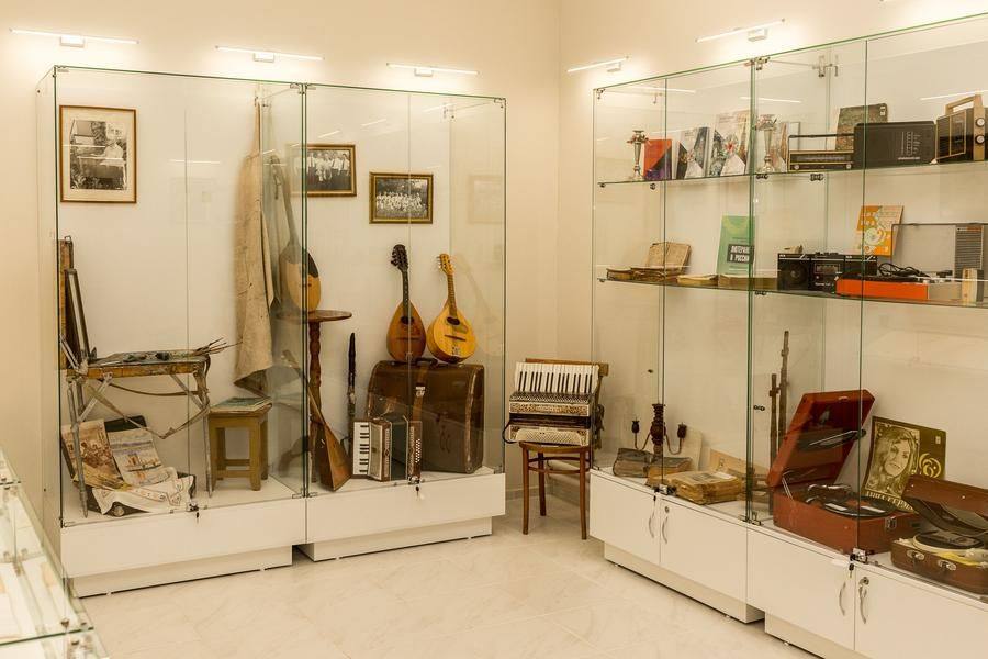 The museum’s founder is Alexander Wormsbecher (1914–2007), a school history teacher, local historian, amateur musician, and