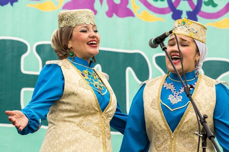 It is they who are honoured to open the festival with a song of the Siberian Tatars