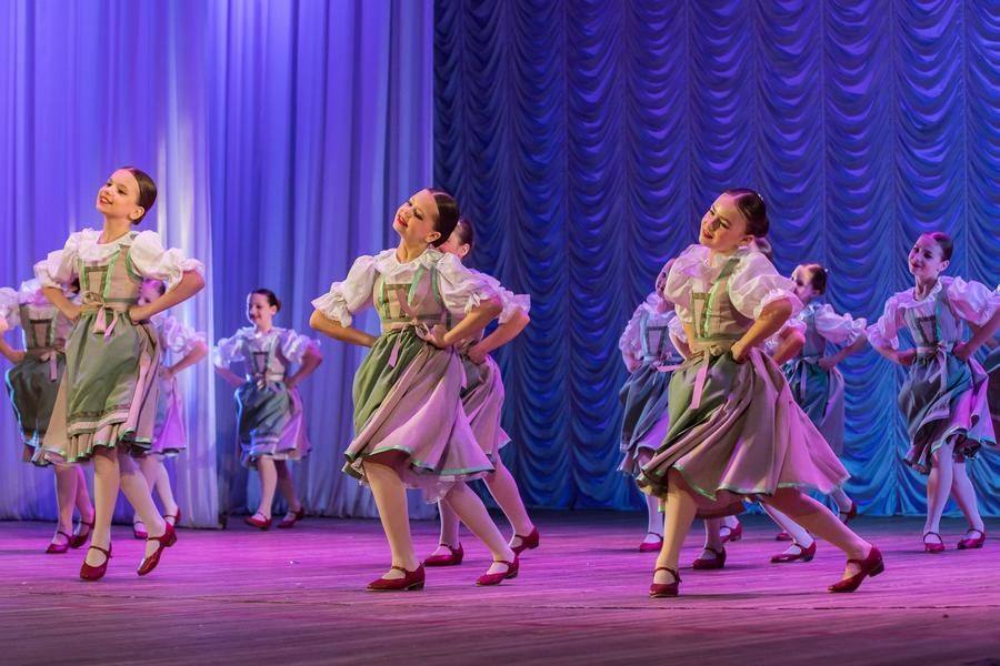 We welcome the “Terpsichore” ensemble from Children’s Art School No. 12 — they turned to the art of Germany