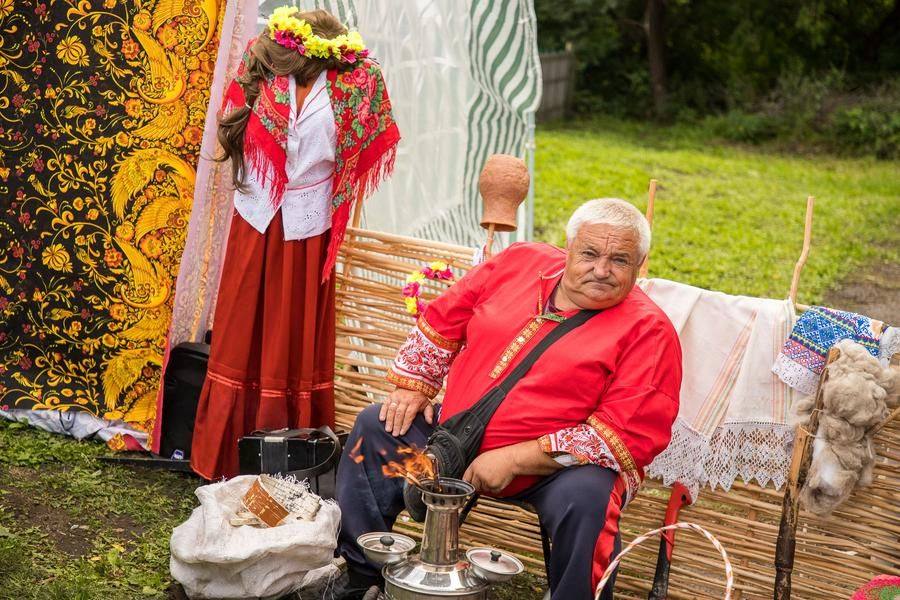 Nearby, you’ll find the Cossack courtyard