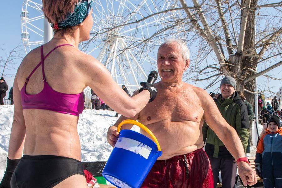 As head of the club, he proves by personal example that hardening the body is the key to an active life