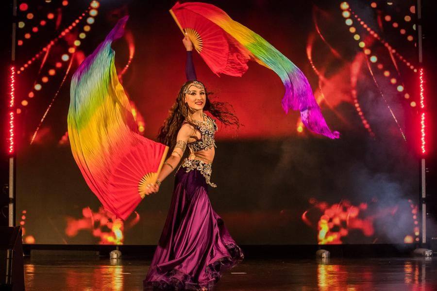 For the first time in the program, fan veils appear — lightweight fans with long silk trails