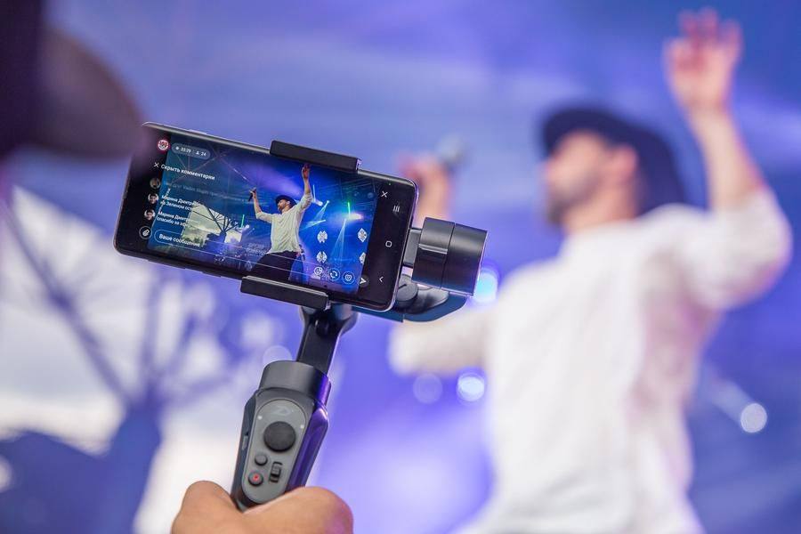 In line with 21st‑century standards, the concert is live‑streamed on social media