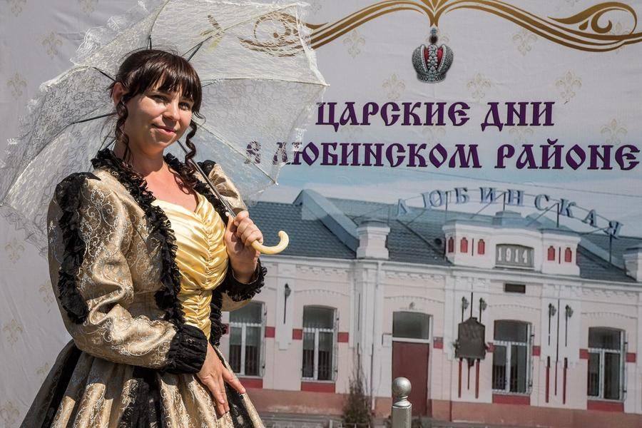 In Lyubinsky, they’ve recreated scenes from the life of Emperor Nicholas II and his family