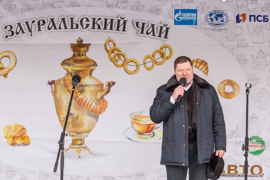 He is joined by Dmitry Osetrov, head of the Kurgan branch of Gazprom, the festival’s sponsor