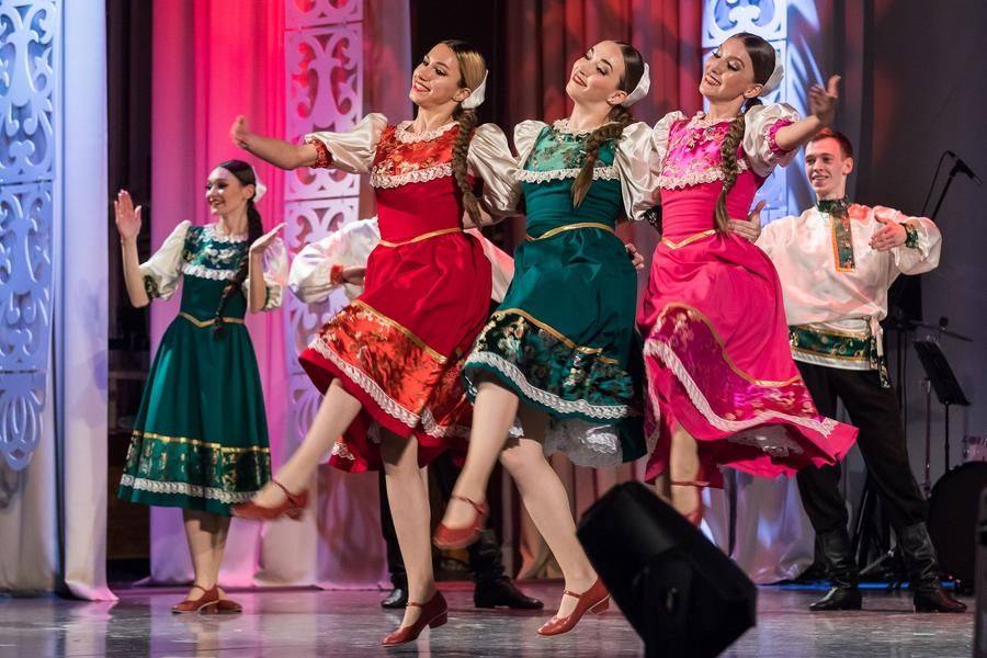 Zest, skill, and lightness — all are there in those polished movements!