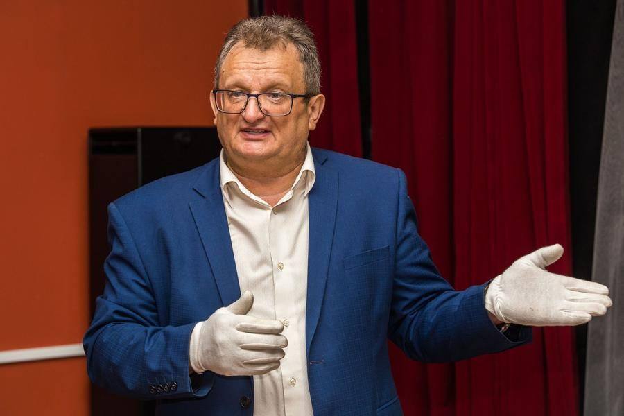 It was delivered by Igor Skandakov, Director of the Omsk Museum of Education