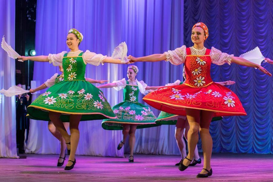 A common element in Russian folk dance is spinning — or, put simply, a “vertushka”!