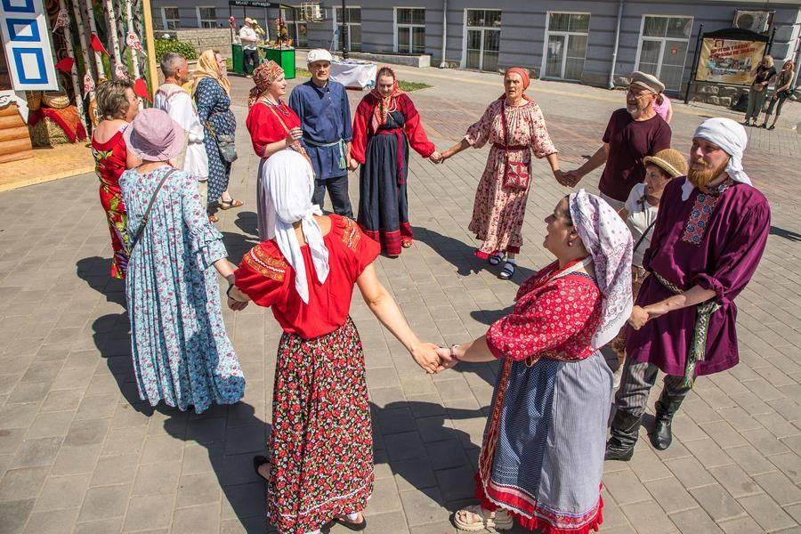 And the circle dance is a mini‑rehearsal for the June Great Siberian Round Dances