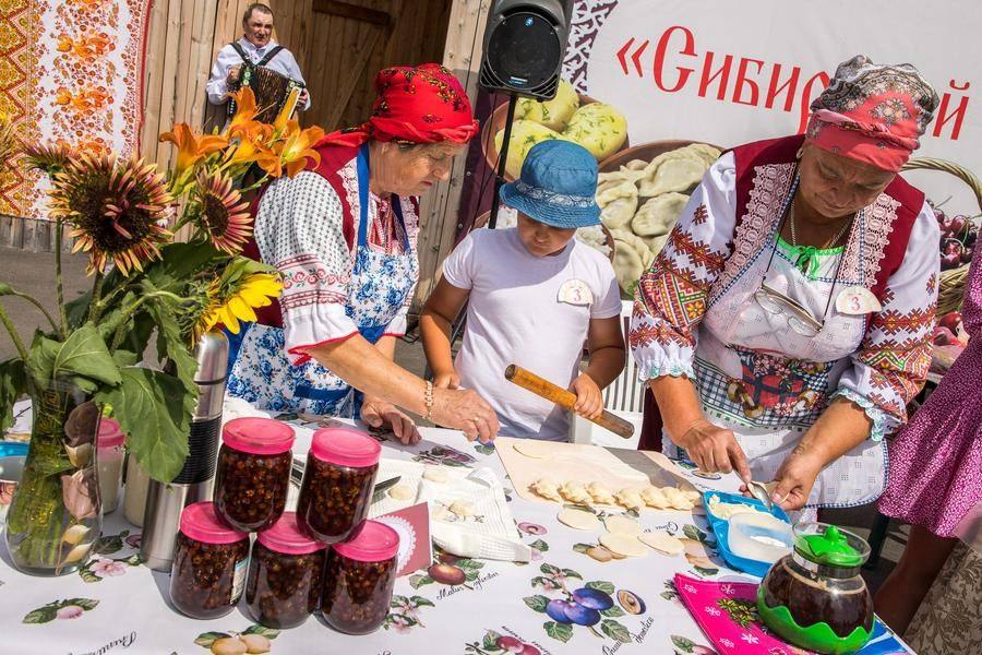 Zoya Timokhina from the Tsaritsyno RCC has decorated her table with flowers and jam