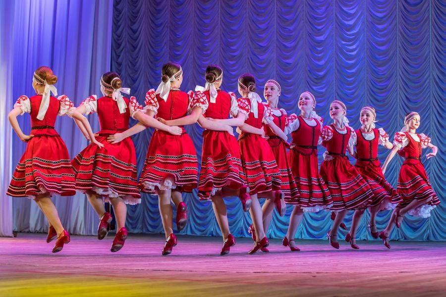 The “Terpsichore” performers from Children’s Art School No. 12 manage to change costumes in time