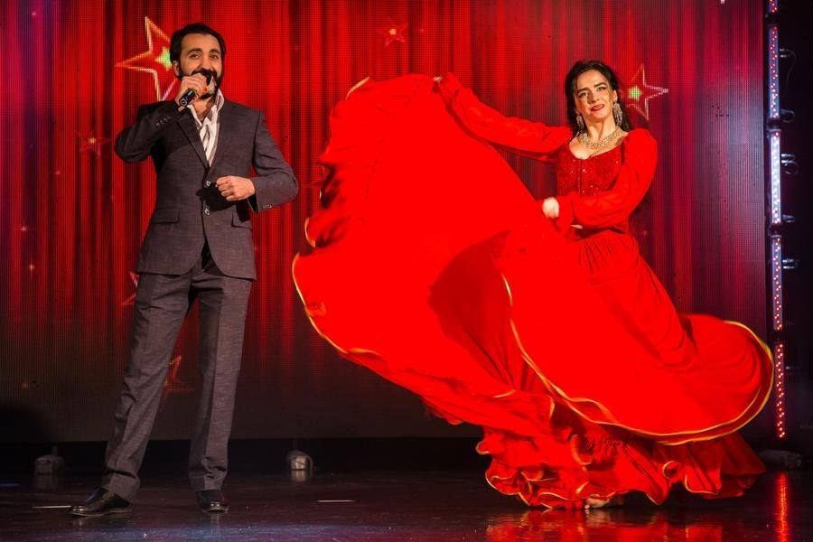 An invited duo introduces the audience to Gypsy culture