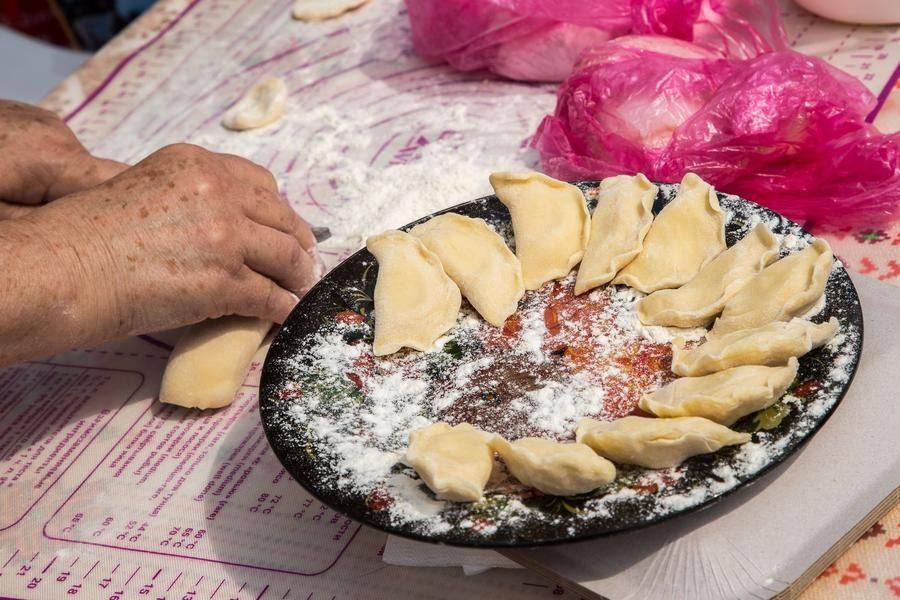 The first dumplings appear just 10 minutes after the start