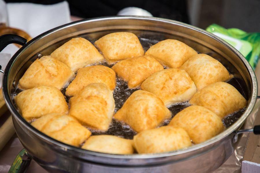People are grabbing these fresh diamond-shaped donuts no less rapidly