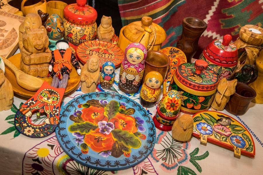 An exhibition of artisans’ wares is a must‑have part of the folk festival