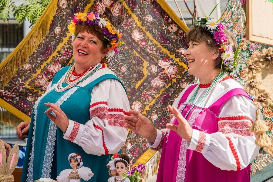 This is an inter‑district folk art festival that preserves Russian traditions