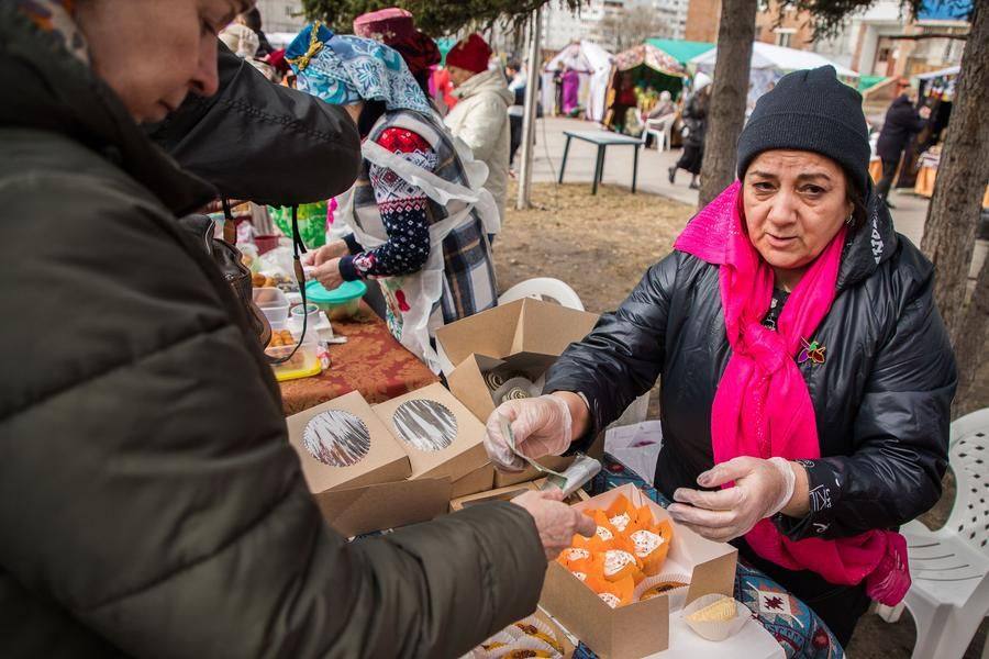 Everybody wants to get some Azerbaijani confectionery products