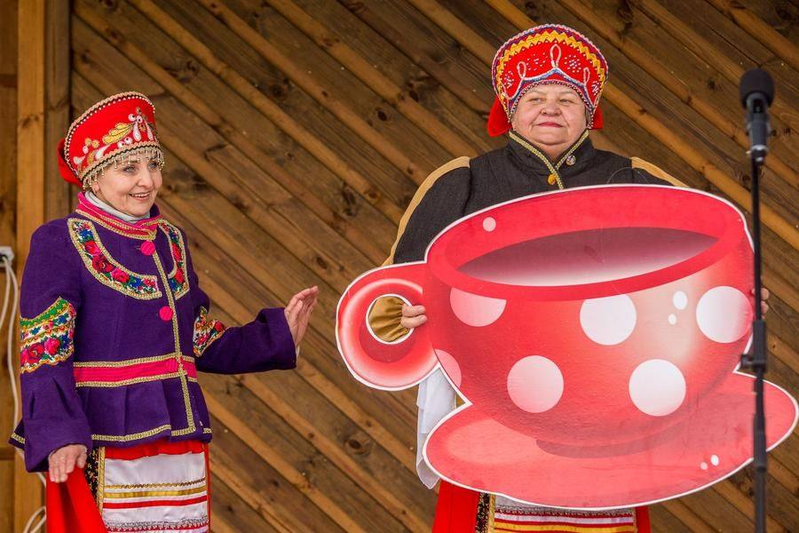 The giant mock teacup encourages visitors to walk around all the stalls and try every tea