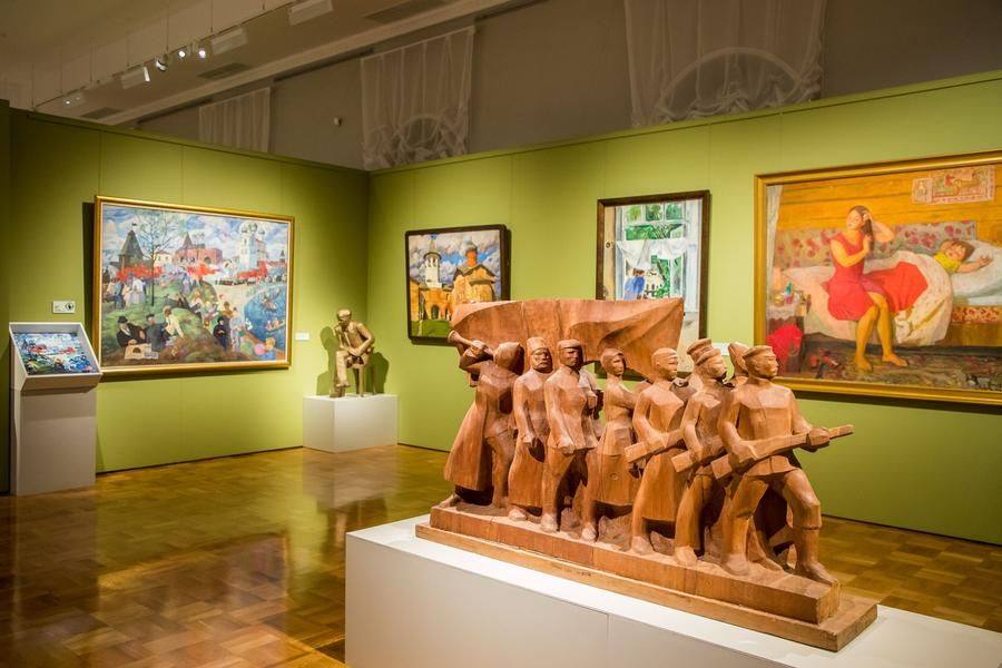 In separate halls, the exhibition “I Know No Other Country Like This” is on display