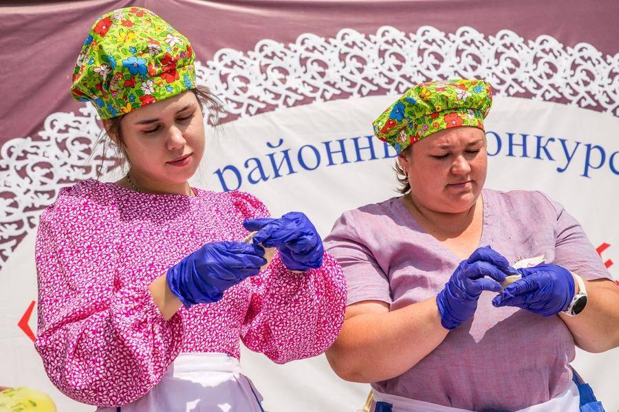 Veronika Sorokina and Darya Sidorenko (Glukhovsky RCC) work in perfect sync