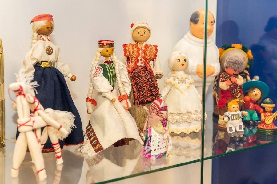 Here one can find dolls from the collection of artist Svetlana Zakharova…