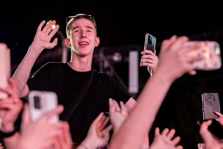 “That smile was like paradise”: the simple chorus is known by everyone in the square