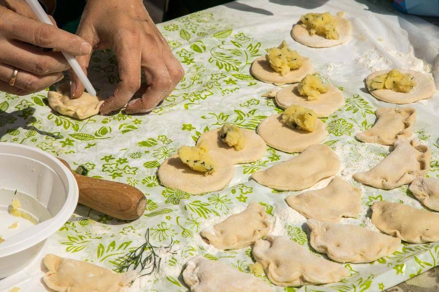 Almost 20 minutes have passed, and it looks like the second batch of dumplings is nearly ready