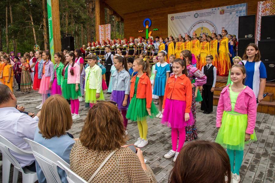 All participants from 20 districts of the Omsk Region take the stage
