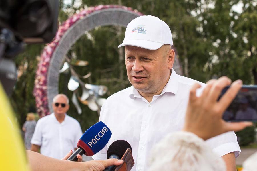 Omsk Mayor Sergei Shelest highly praised the work of the decorators and landscapers