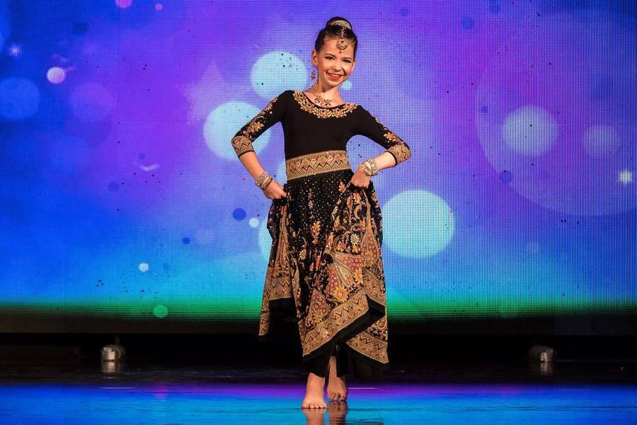 Anastasia Karpova turns to the choreography of a southern country once again, and this time it's “Bollywood”