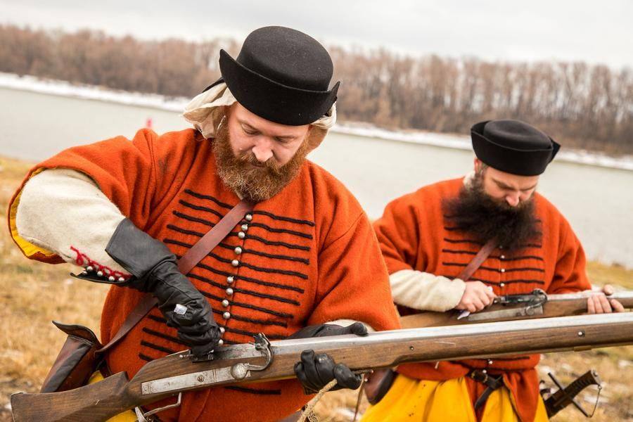 Spontaneous firing demonstrations continue on the riverbank — not all the gunpowder has been used up yet