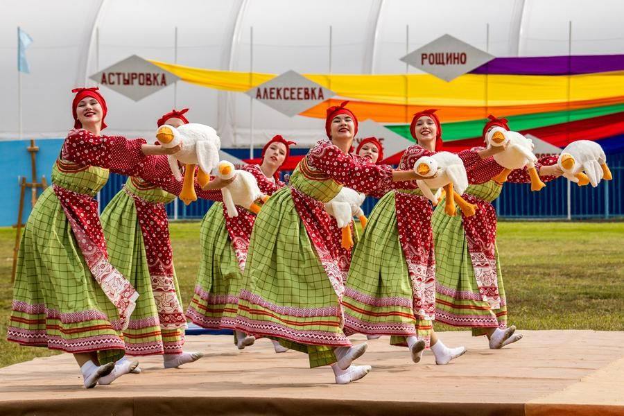 Their first energetic routine is titled “Geese and Marusya”