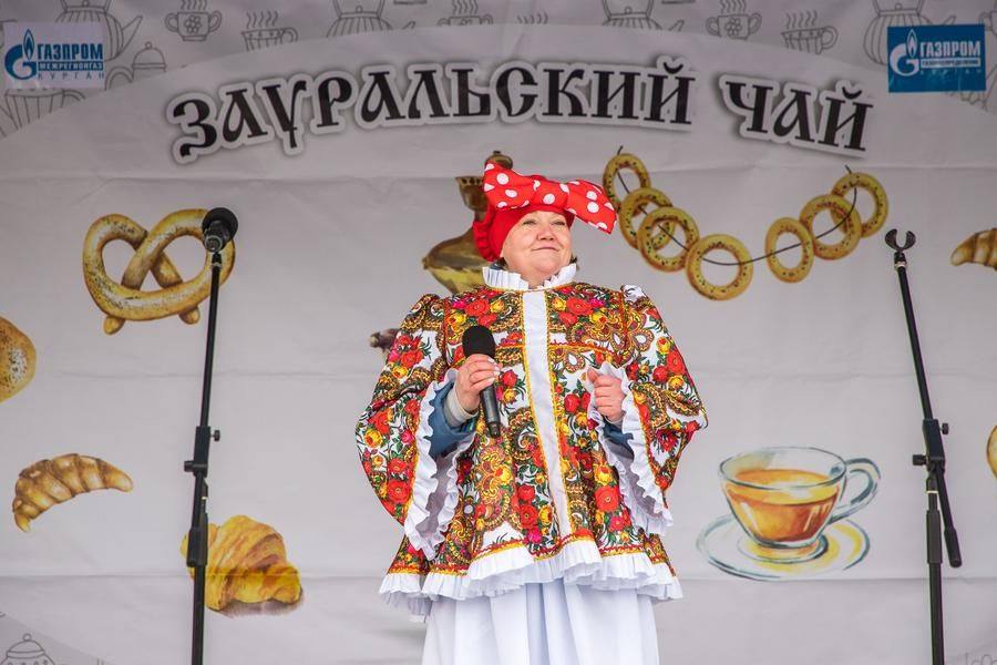 Natalya Ogluzdina represents the Barinovo Rural Cultural Center with dignity