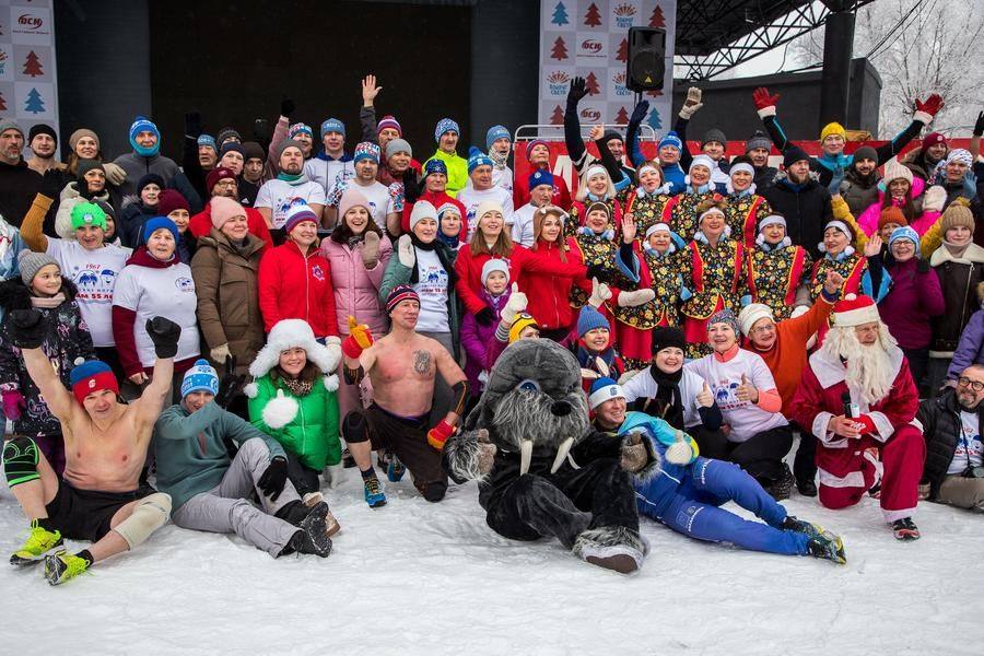A group photo brings together beginners and seasoned ice swimmers