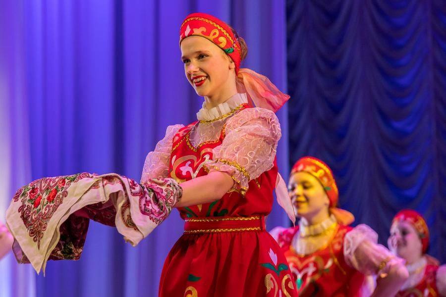 The “On the Wings of Dance” ensemble from Children’s Art School No. 13 performs the Russian folk dance “Zadornaya”