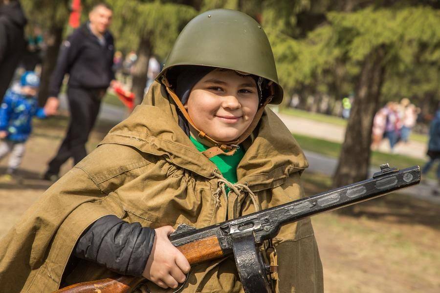 Photo areas with costumes and prop weapons are open to all