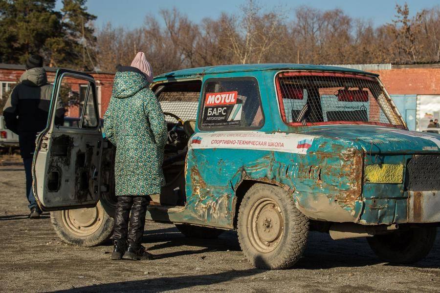 Guests have time to examine the construction of the sports cars