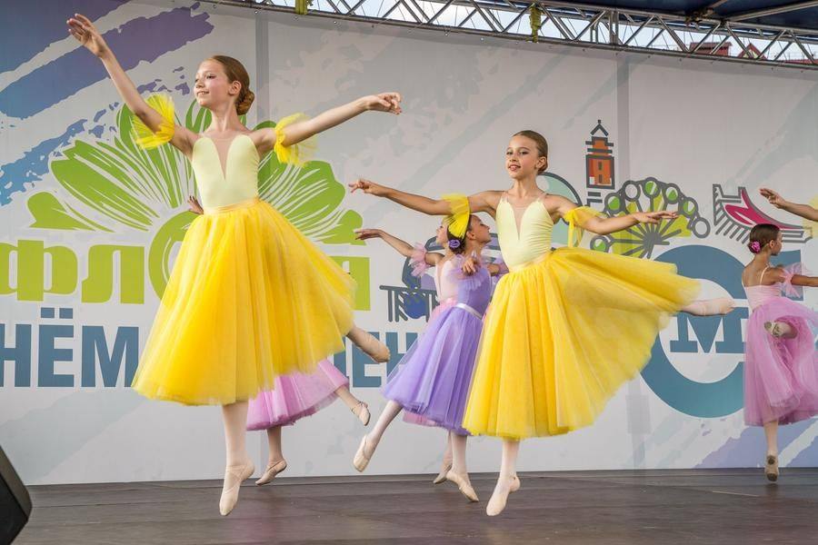 Timeless classics fit perfectly with a flower exhibition that has long‑standing traditions