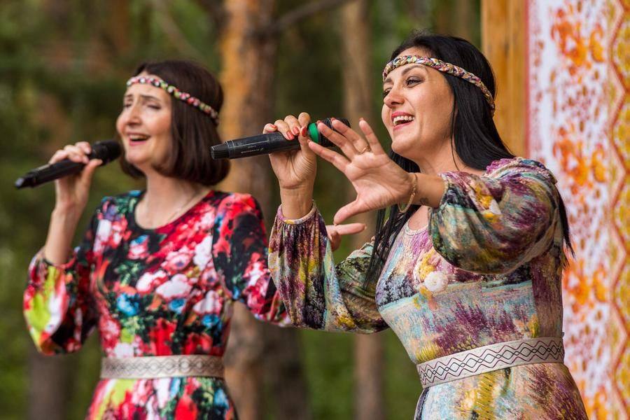 Vocalists from the Maryanovsky District take the baton with the song “Mother Earth”